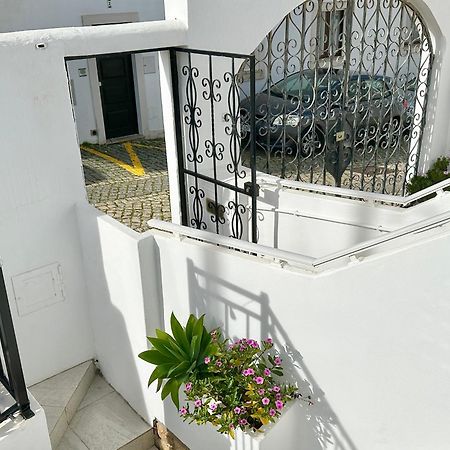 In The Old Town Close To The Beach Lagos Bagian luar foto