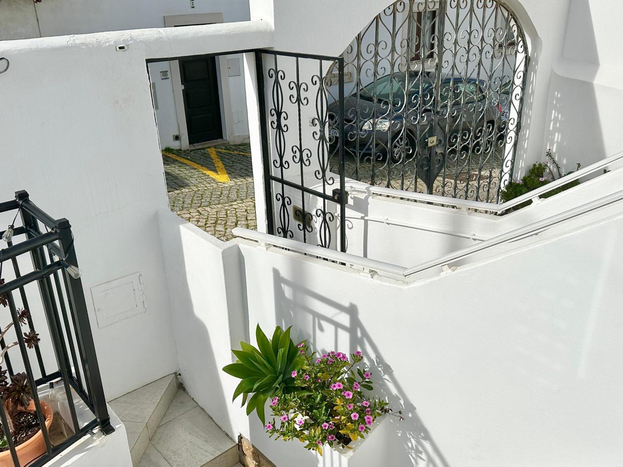 In The Old Town Close To The Beach Lagos Bagian luar foto